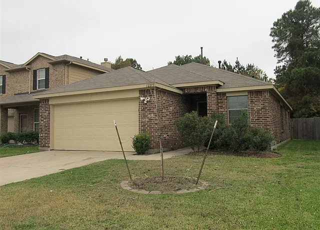 4 bed, 2.0 bath, 2050 sqft, $2,090 — Photo 1