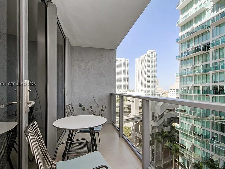 31 SE 6th St #1206 — Photo 8