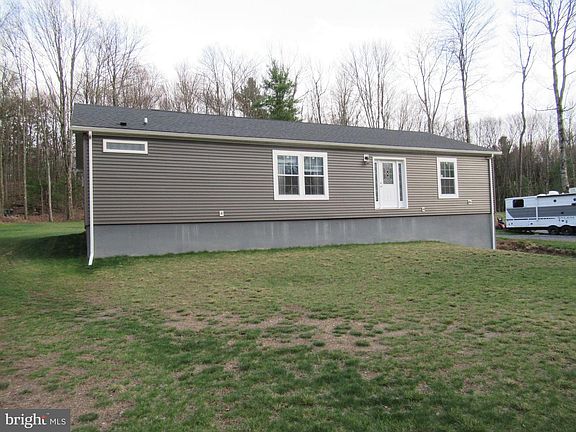 4th image of 852 Spruce Rd