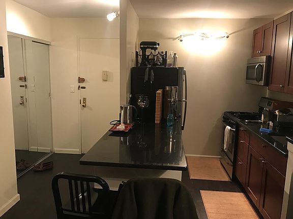 2nd image of 829 Greenwood Ave APT 8G
