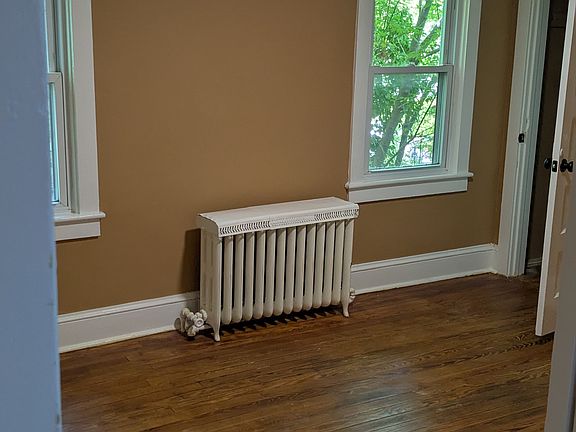2nd image of 125 Ryon Ave #2