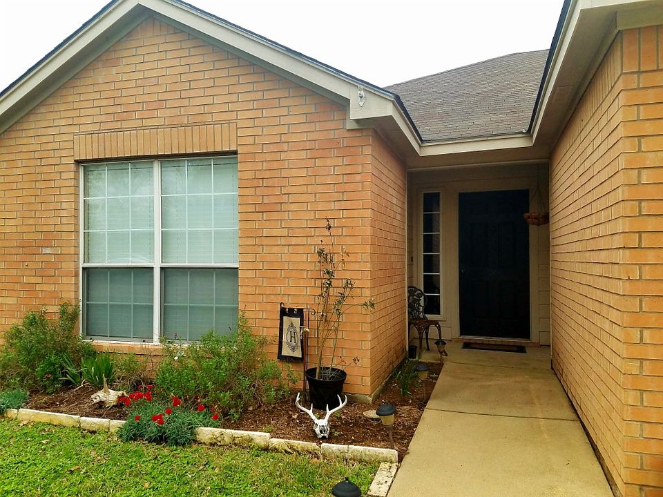 1st image of 2709 Gillmeister Ln