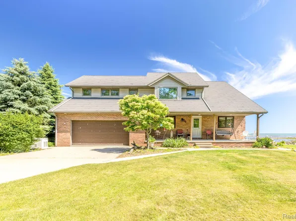 6455 Lakeview Dr, Port Hope, MI 48468