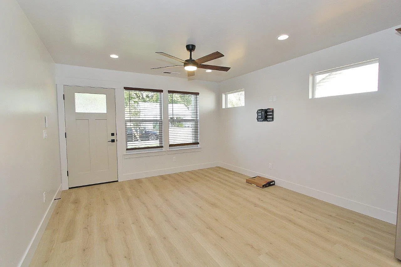 3 bed, 1091 sqft, $1,925 — Photo 3