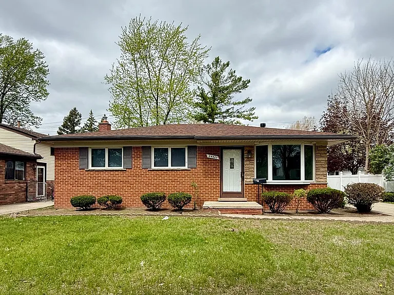 24522 Hass St — Photo 1