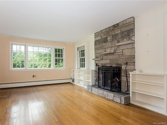 3rd image of 49 Beechwood Ln