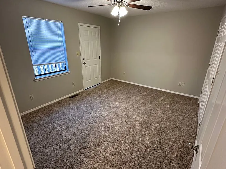411 Valley Dr — Photo 8