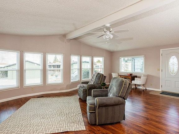 3rd image of 133 Kaseberg Dr