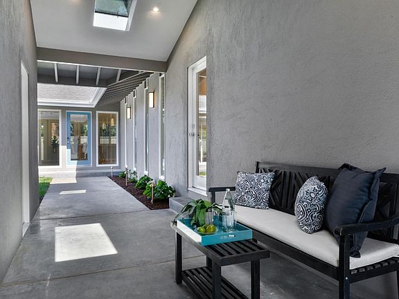 5th image of 759 Iris Ave