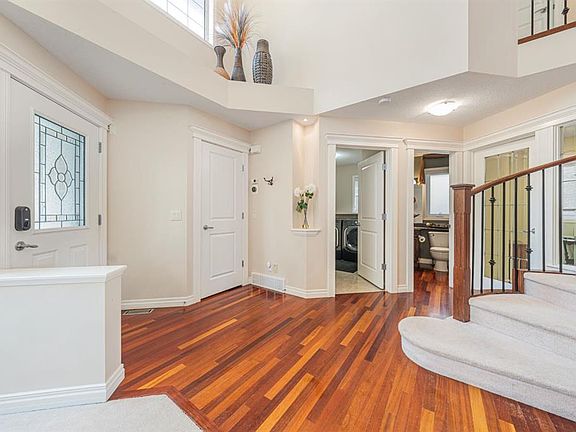 3rd image of 240 N Everglade Cir SW