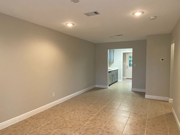 4th image of 3238C Redwood Ln