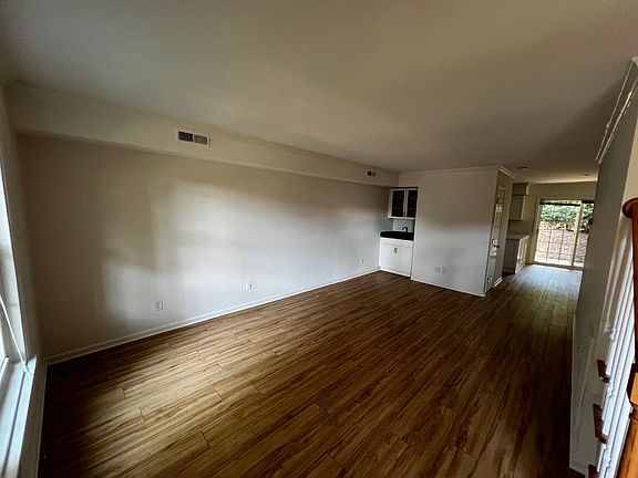 5th image of 3738 Jamestown Cir