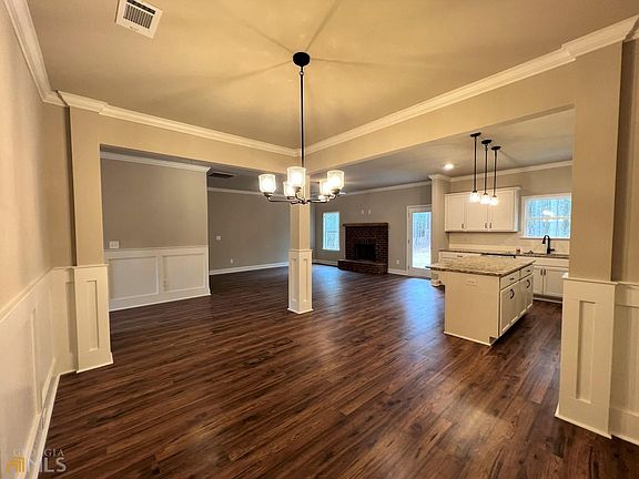 5th image of 100 Hawthorn Ln Lot 9
