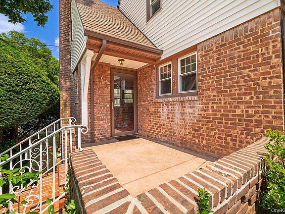 2nd image of 1563 Kenneth Avenue