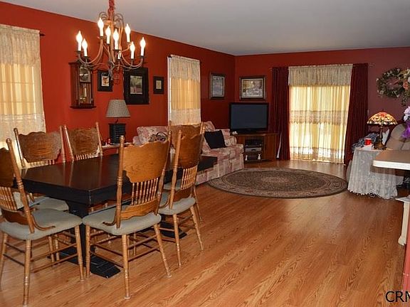 3rd image of 28 Red Oak Dr