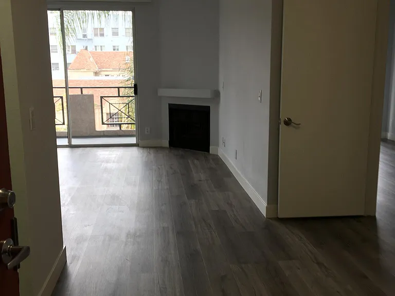 Catalina Apartments — Photo 27