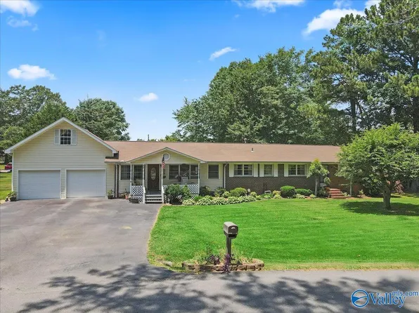 615 6th St NE, Arab, AL 35016