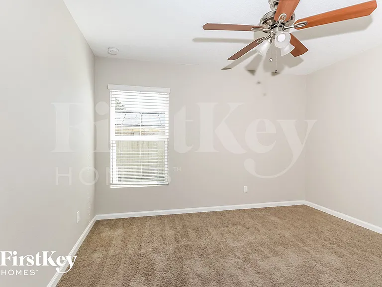 1371 SW Sudder Ave — Photo 10