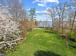 7822 Southdown Rd, Alexandria, VA 22308