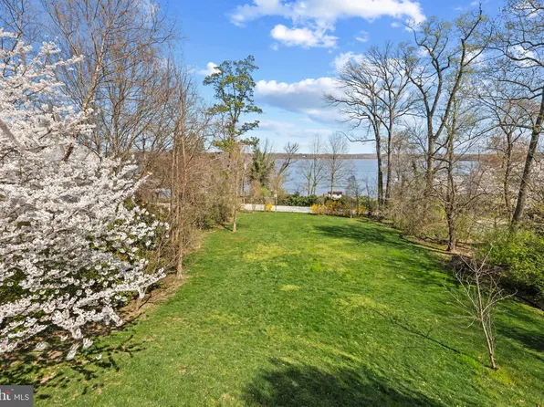 7822 Southdown Rd, Alexandria, VA 22308