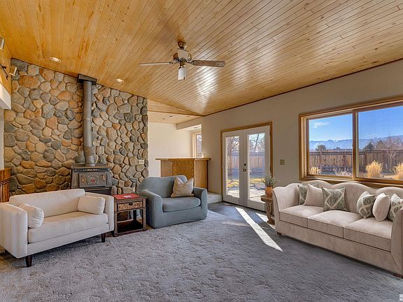 2nd image of 315 Old Washoe Cir