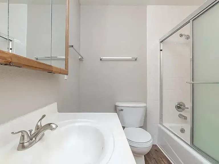Westwood Apartments — Photo 18