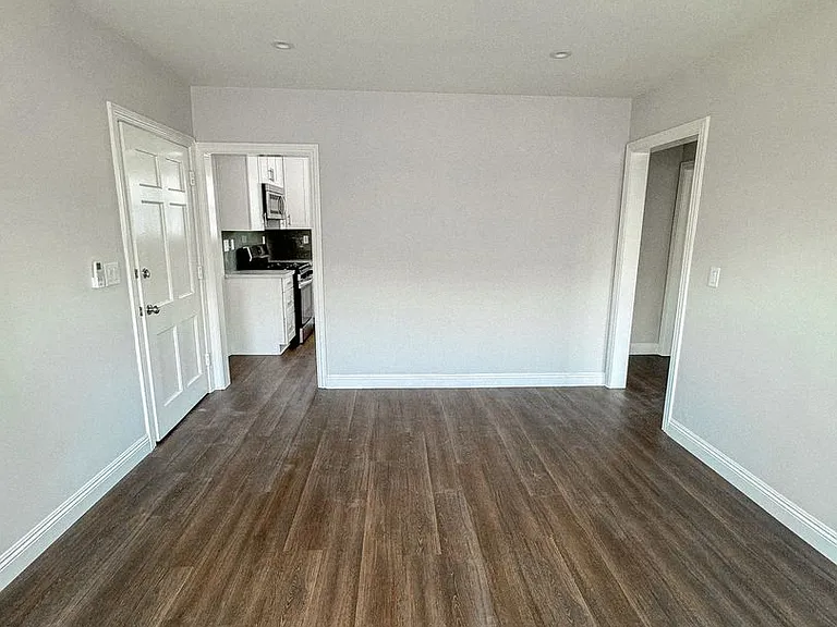 32 N Marengo Ave — Photo 9