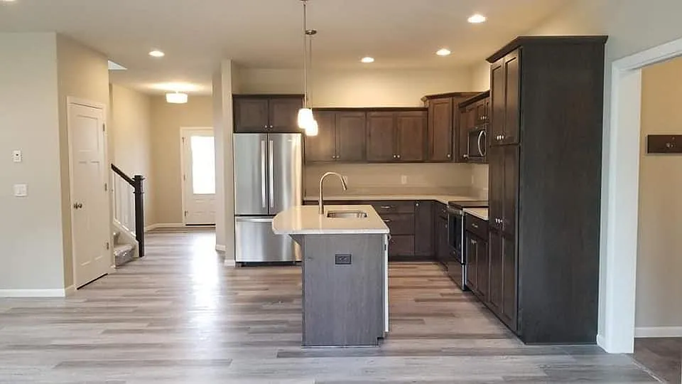 4 bed, 2056 sqft, $3,400 — Photo 2