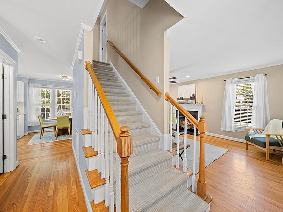 3rd image of 725 Bahama Ct