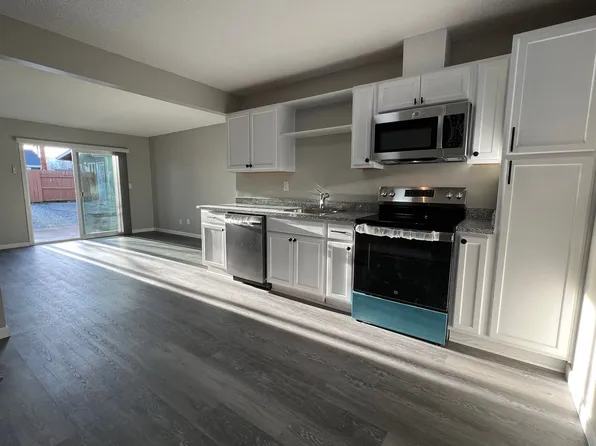 919 E Pine St APT D, Central Point, OR 97502