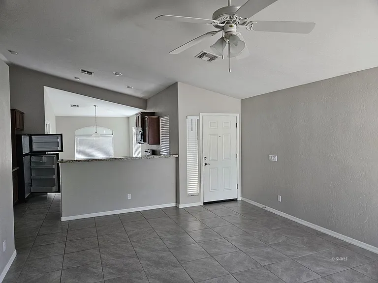 1560 E Whirlwind Way — Photo 3