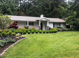 10572 NE Manor Ln, Bainbridge Island, WA 98110