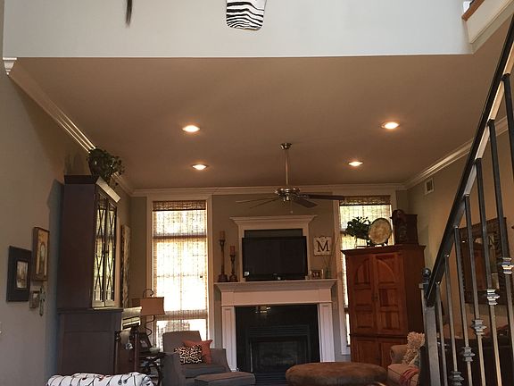5th image of 2403 W Wellsgate Dr