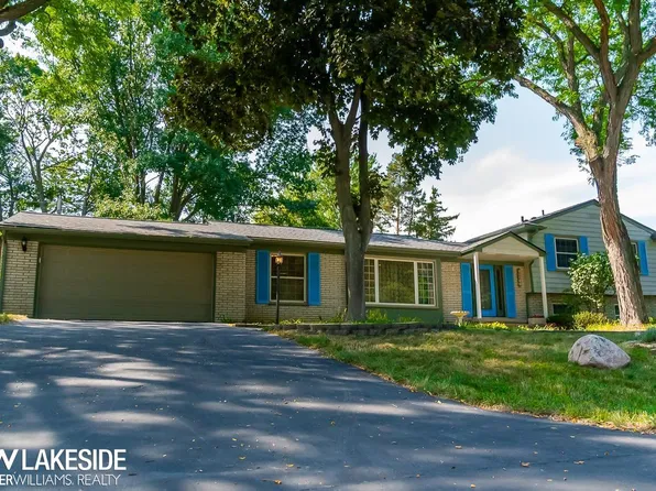 30066 Woodbrook St, Farmington Hills, MI 48334