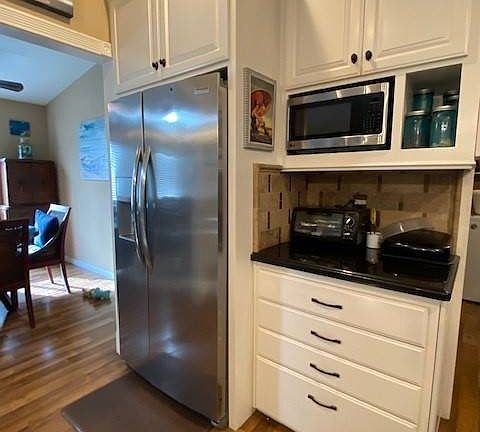4th image of 303 Blue Springs Ln
