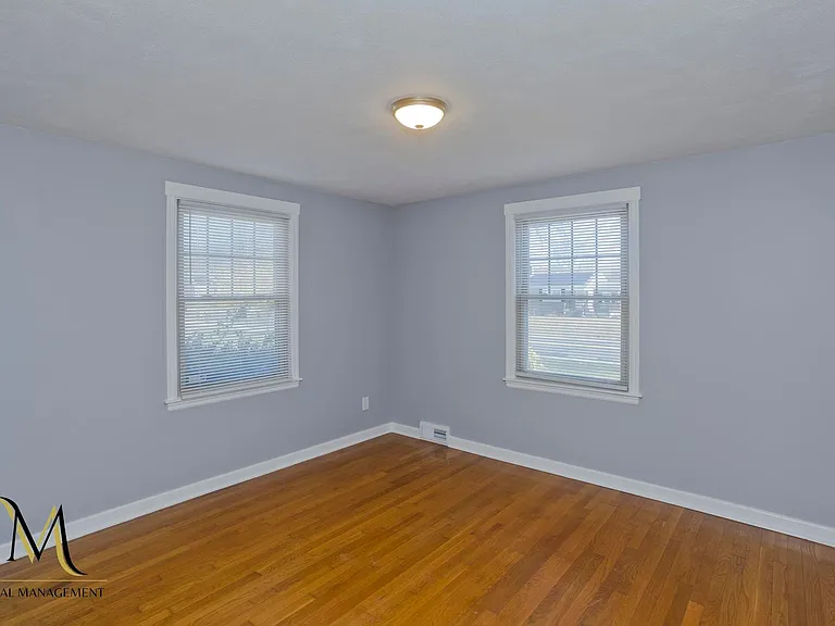 320 Island Pond Rd — Photo 14