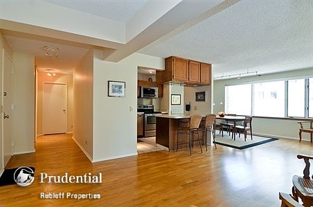 2nd image of 801 S Plymouth Ct APT 401