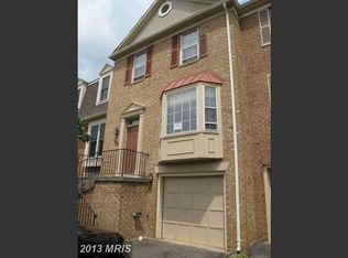 4218 Fox Lake Dr, Fairfax, VA 22033