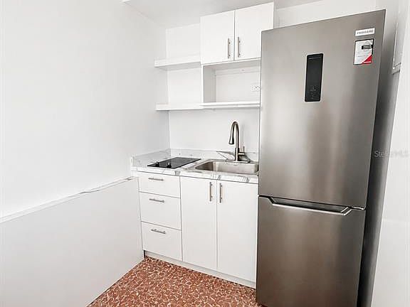 2nd image of 2844 Avenue Roosevelt #303