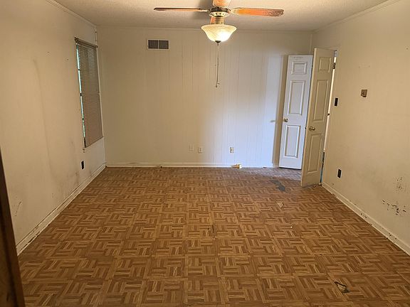 3rd image of 1584 Pepperwood St