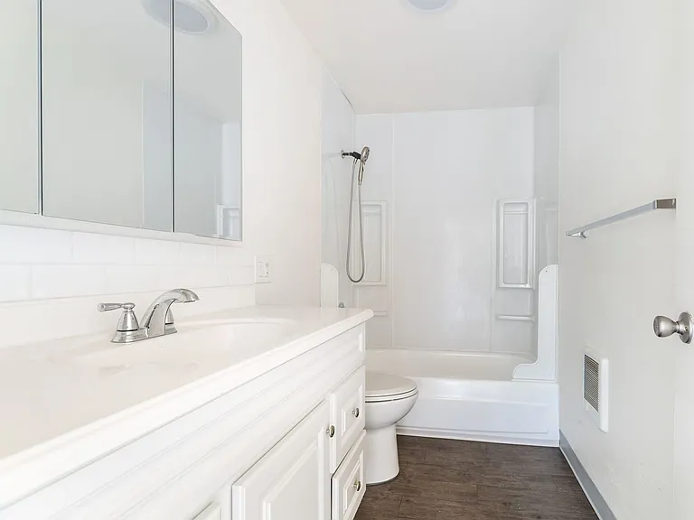 Welcome to Heather Place Apartments - Where comfort meets convenience! — Photo 10