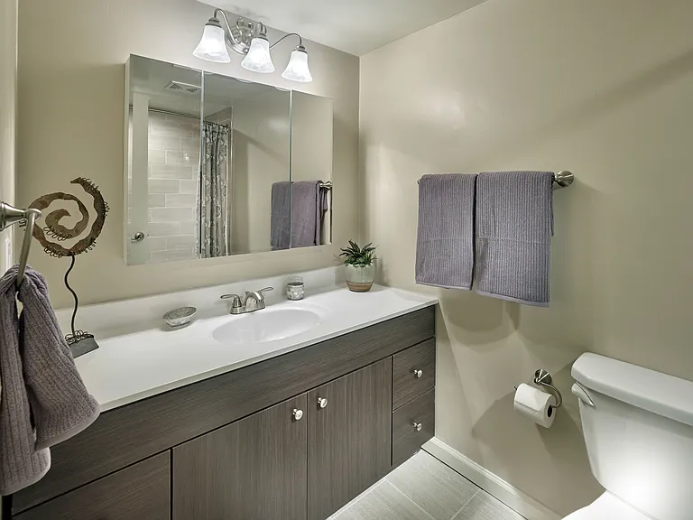 Willowyck Apartments renovated bathroom