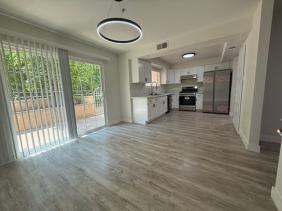 2nd image of 3414 Montrose Ave APT 3