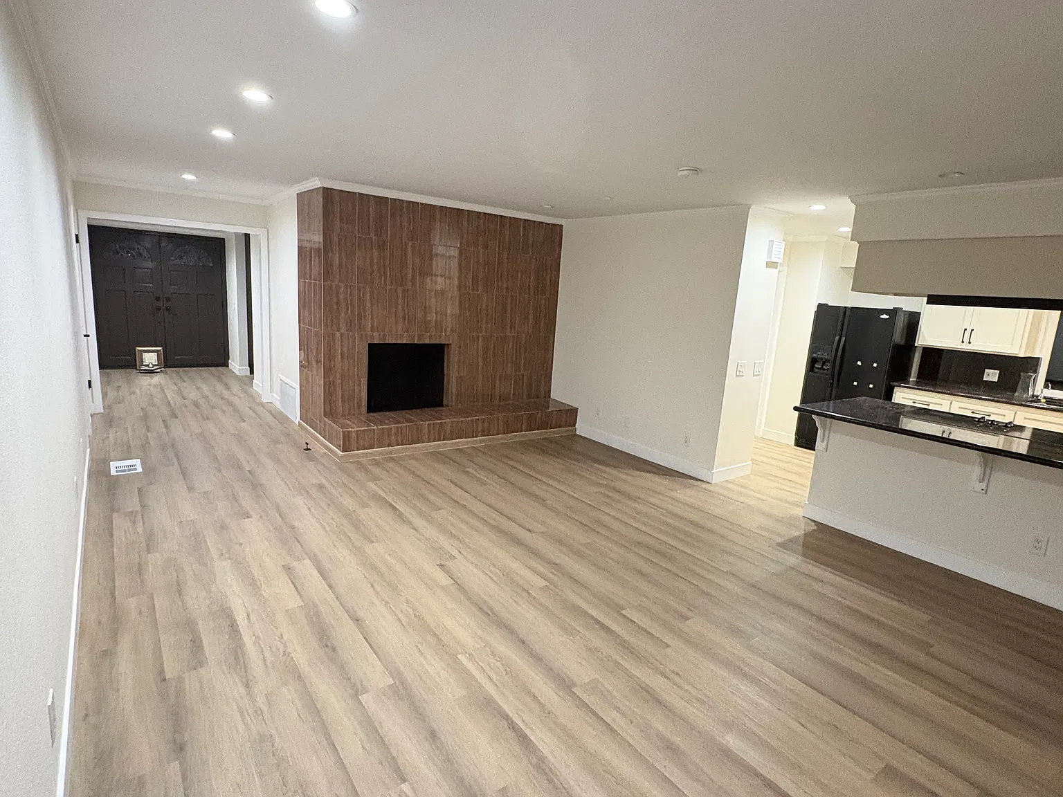 4 bed, 2.5 bath, 2172 sqft, $4,900 — Photo 3