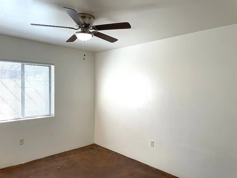 1307 W Saint Clair St #2 — Photo 24