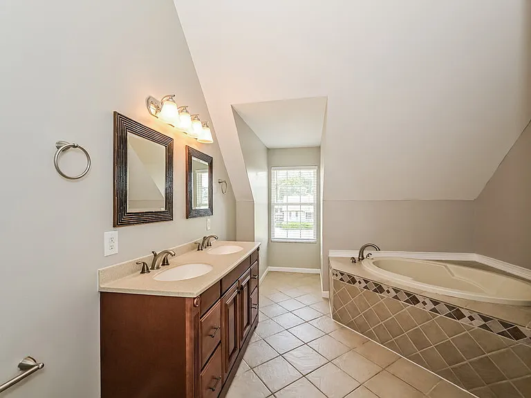 222 Hermitage Dr — Photo 11