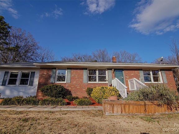 2nd image of 1716 Monterey Dr