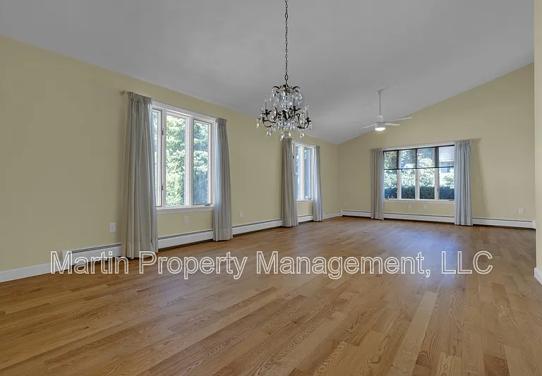 52 Rayburn Rd — Photo 10