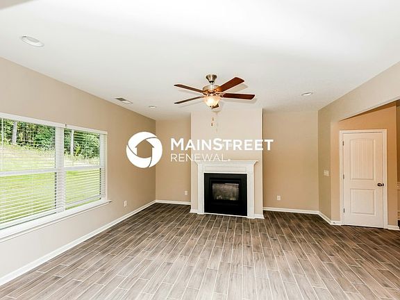 5th image of 208 Arbor Dr