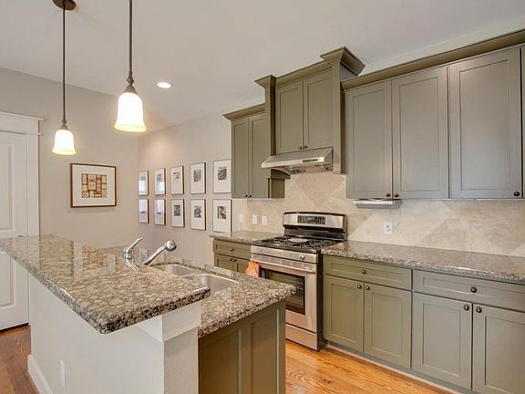 5th image of 638 E 6th 1/2 St